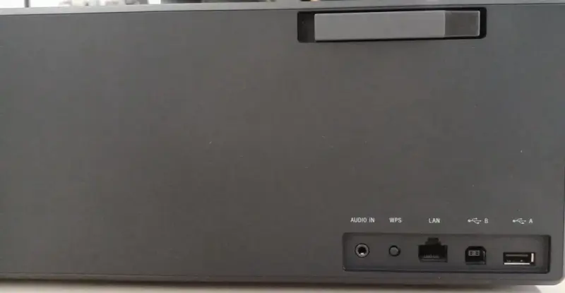 Parlante Sony con diseño moderno y elegante - 5