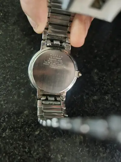 Relojes de pulsera dorados y plateados originales - miniatura 2
