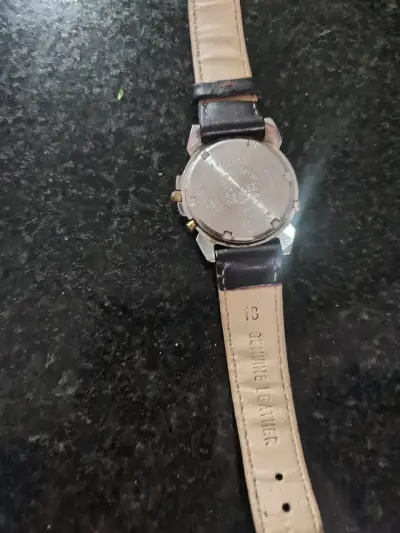Relojes de pulsera dorados y plateados originales - miniatura 4