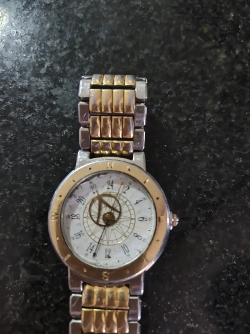 Relojes de pulsera dorados y plateados originales - 8