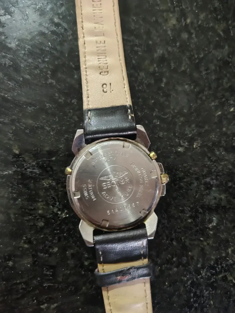 Relojes de pulsera dorados y plateados originales - 10