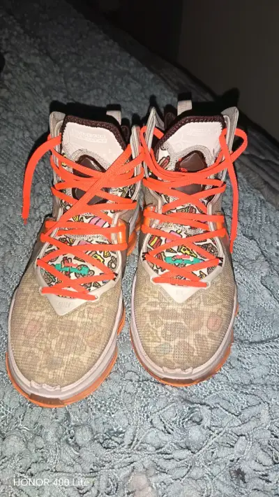 Nike lebron con diseño colorido y cordon - miniatura 1