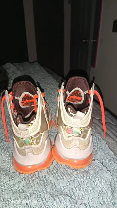 Nike lebron con diseño colorido y cordon - miniatura 2