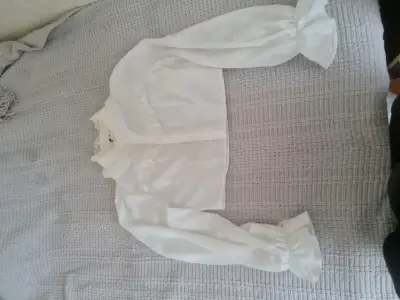 Blusa Blanca Manga Larga con Volantes - miniatura 3