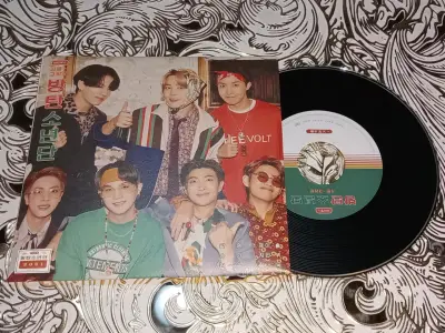 BTS - DVD Y MINI PÓSTERS DEL SEASON GREETINGS 2021 - miniatura 1