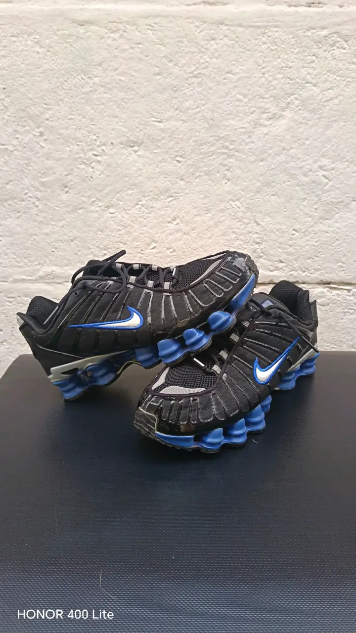 Nike shox negras y azules