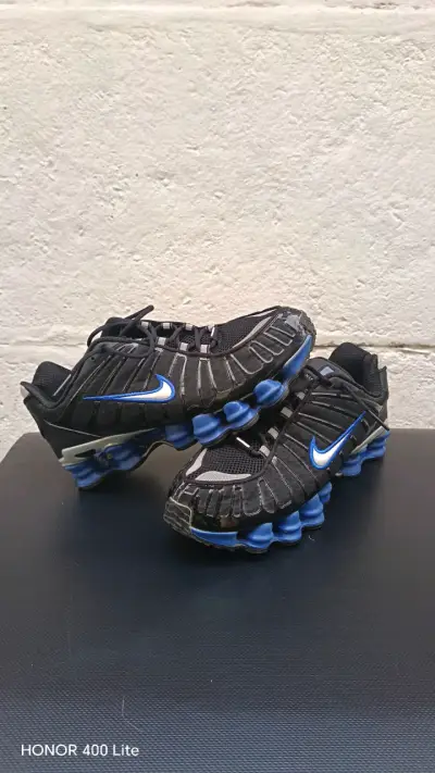 Nike shox negras y azules - miniatura 1