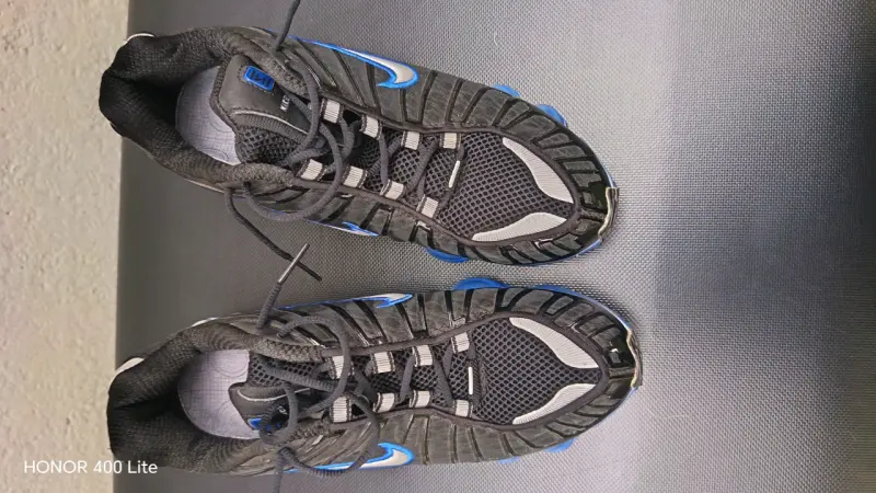 Nike shox negras y azules - 3