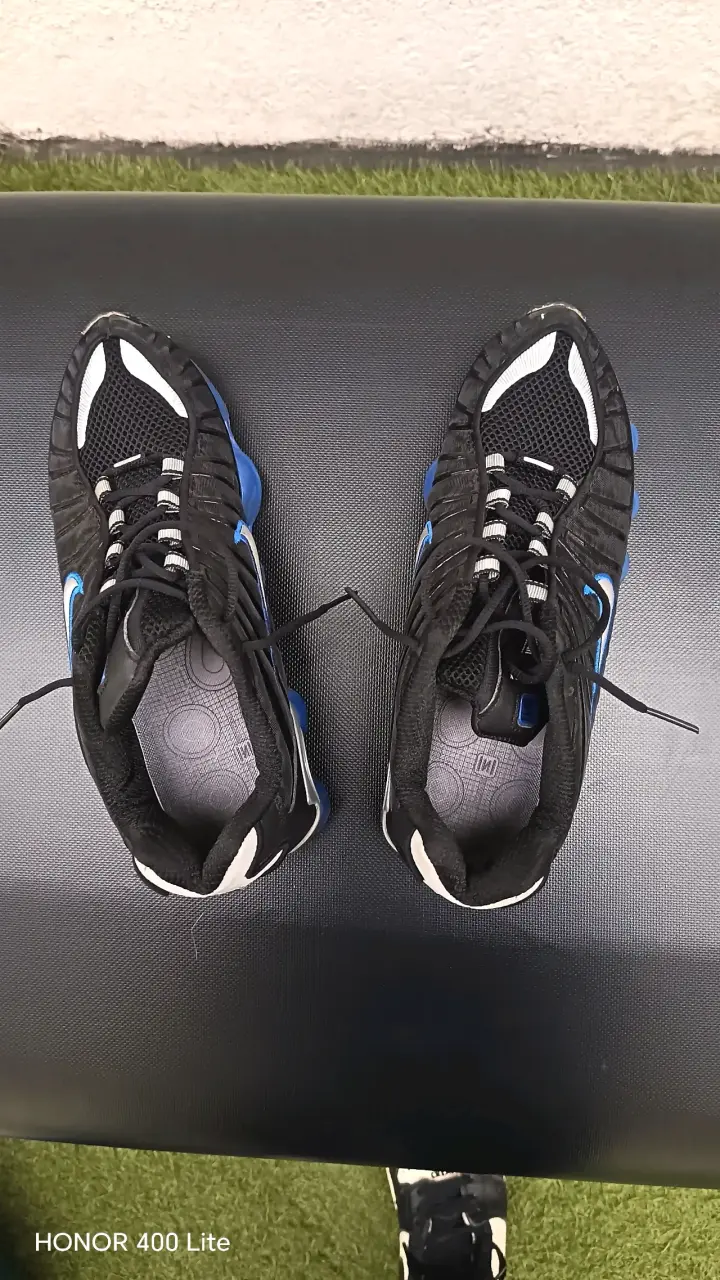 Nike shox negras y azules - 4