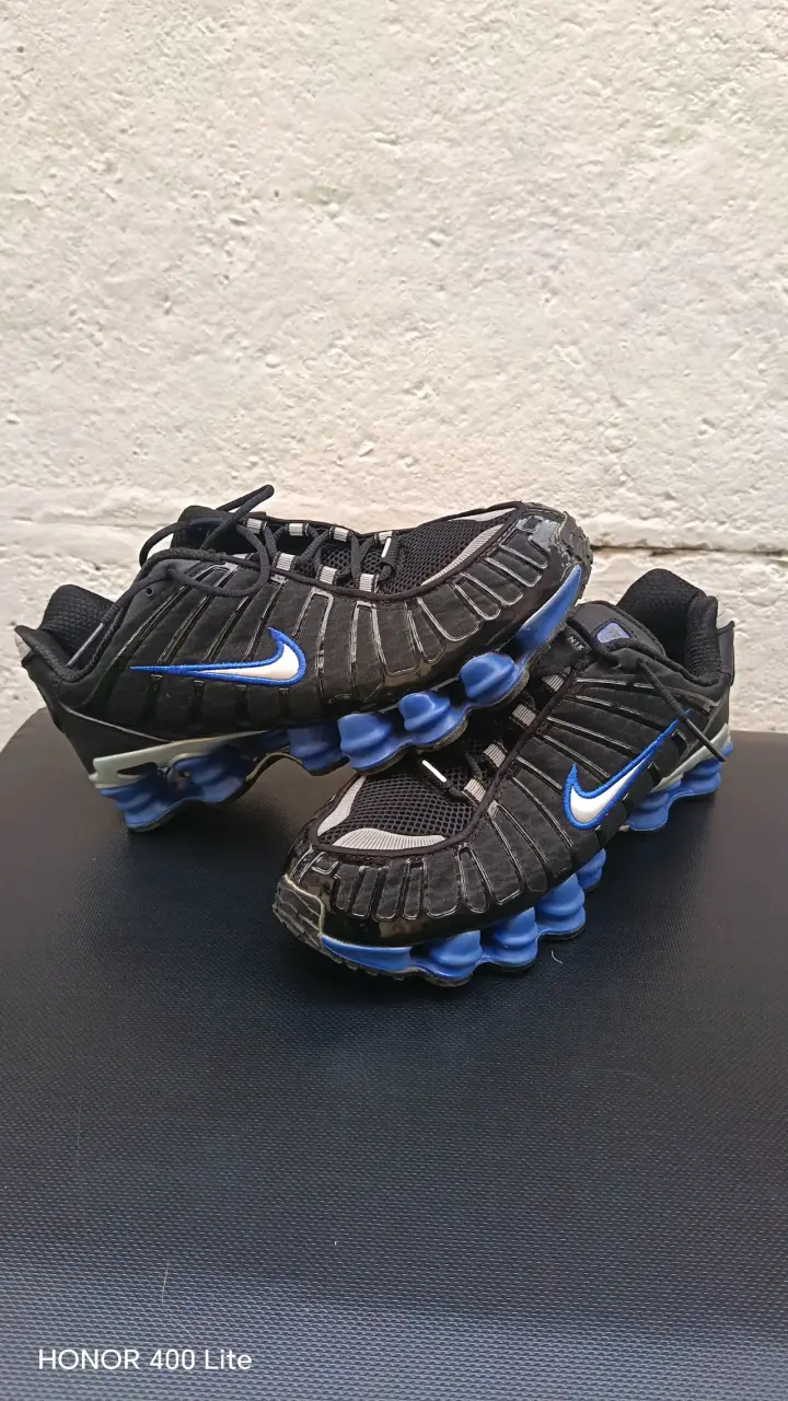 Nike shox negras y azules - 5
