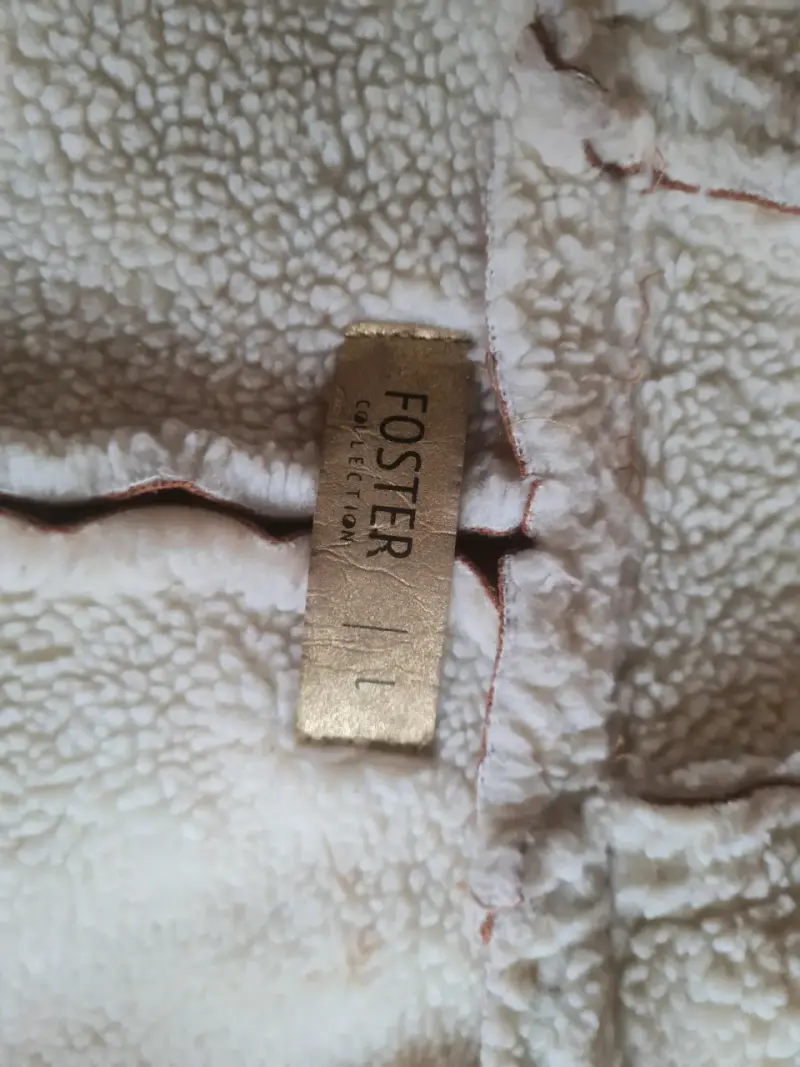 Chaqueta de cuero sintético con capucha y forro de piel - 5