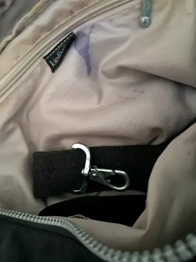 Bolso negro Kipling con múltiples bolsillos - miniatura 3
