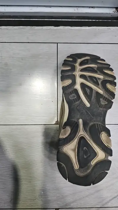 Zapatillas outdoor trekking beige y negro - miniatura 5