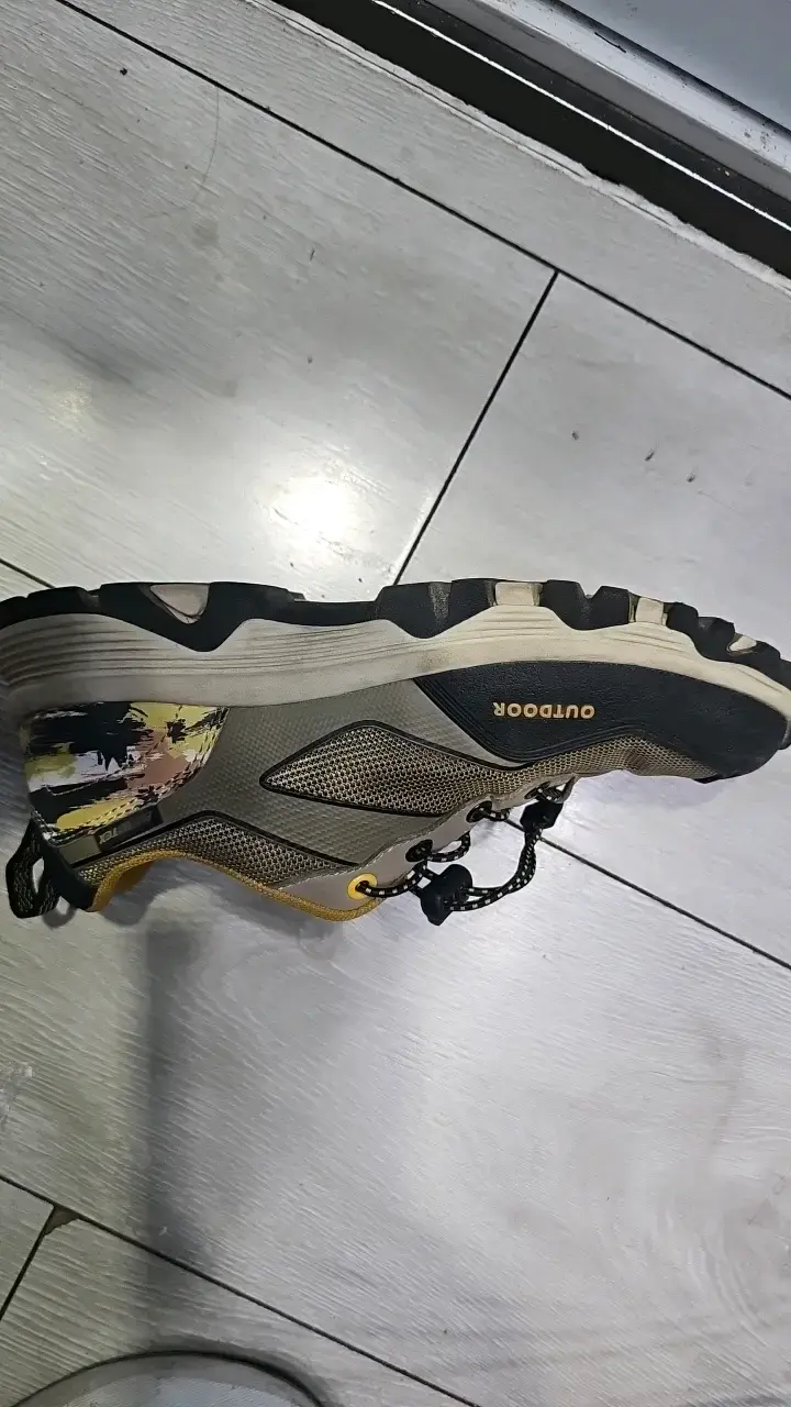 Zapatillas outdoor trekking beige y negro - 6