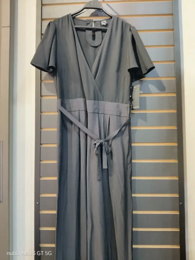 Vestido largo negro  con cinturón