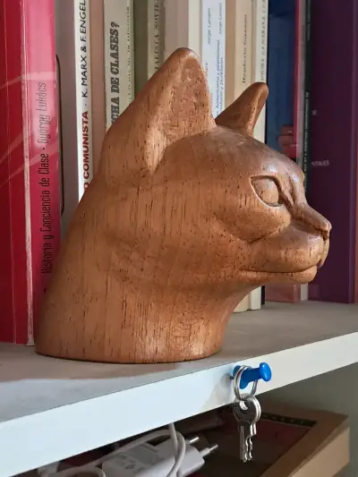 Escultura Decorativa Cabeza de Gato en Madera - miniatura 1