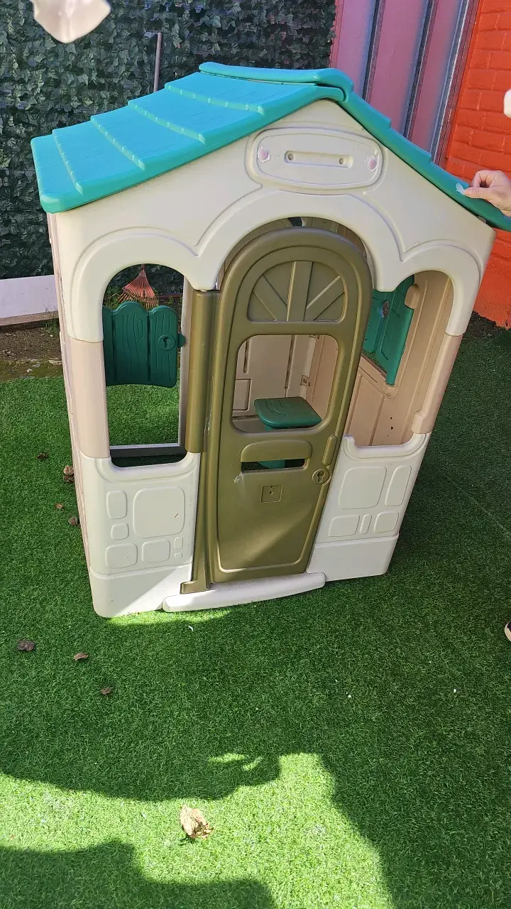 Casita de Juego Infantil de Plástico para Exterior - 1