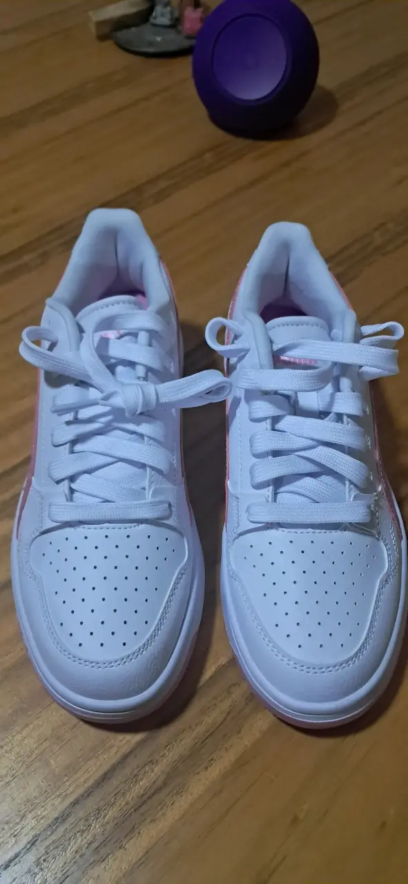 Zapatillas deportivas blancas y rosadas Puma - 2