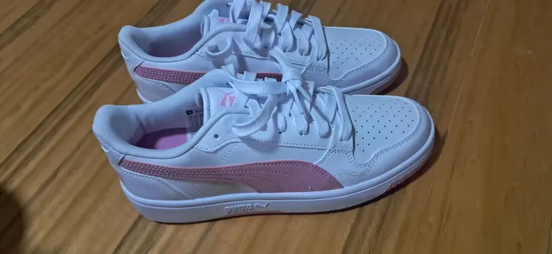 Zapatillas deportivas blancas y rosadas Puma - 3