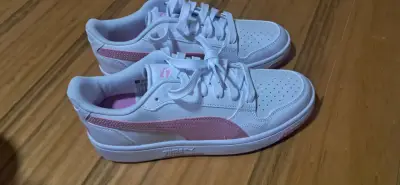Zapatillas deportivas blancas y rosadas Puma - miniatura 3