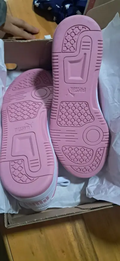 Zapatillas deportivas blancas y rosadas Puma - miniatura 4