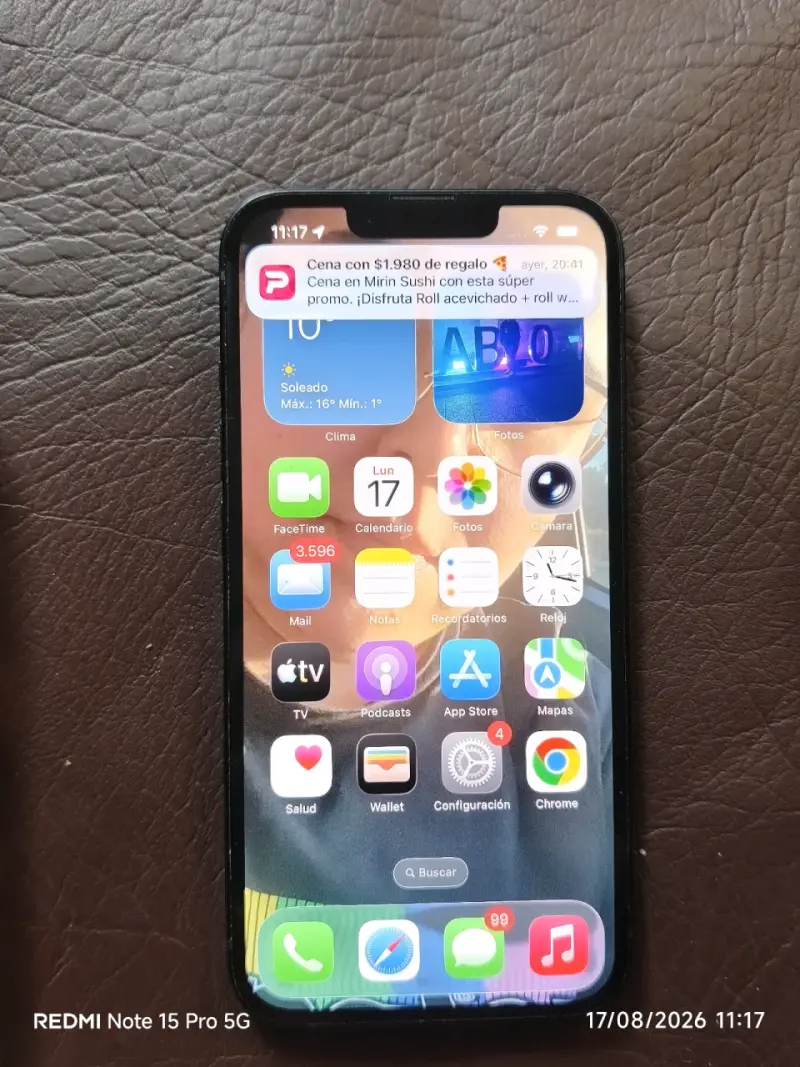 iPhone 13 en buen estado con caja original - 1