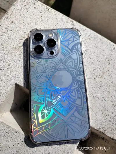 iPhone con carcasa holográfica en buen estado - miniatura 2