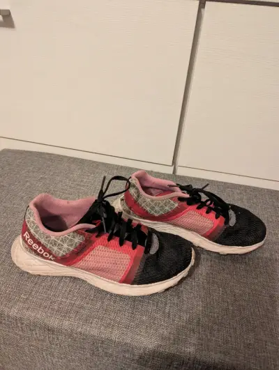 Zapatillas deportivas Reebok para mujer color rosa y negro - miniatura 1
