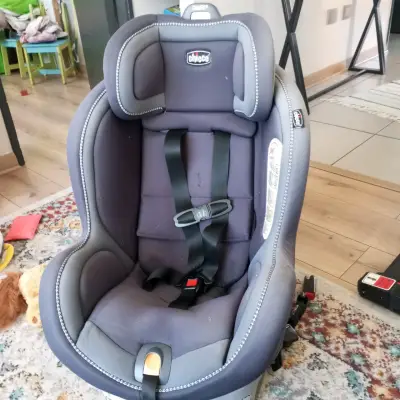 Silla de auto para bebé Chicco con sistema de recl - miniatura 1