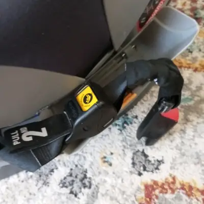 Silla de auto para bebé Chicco con sistema de recl - miniatura 2