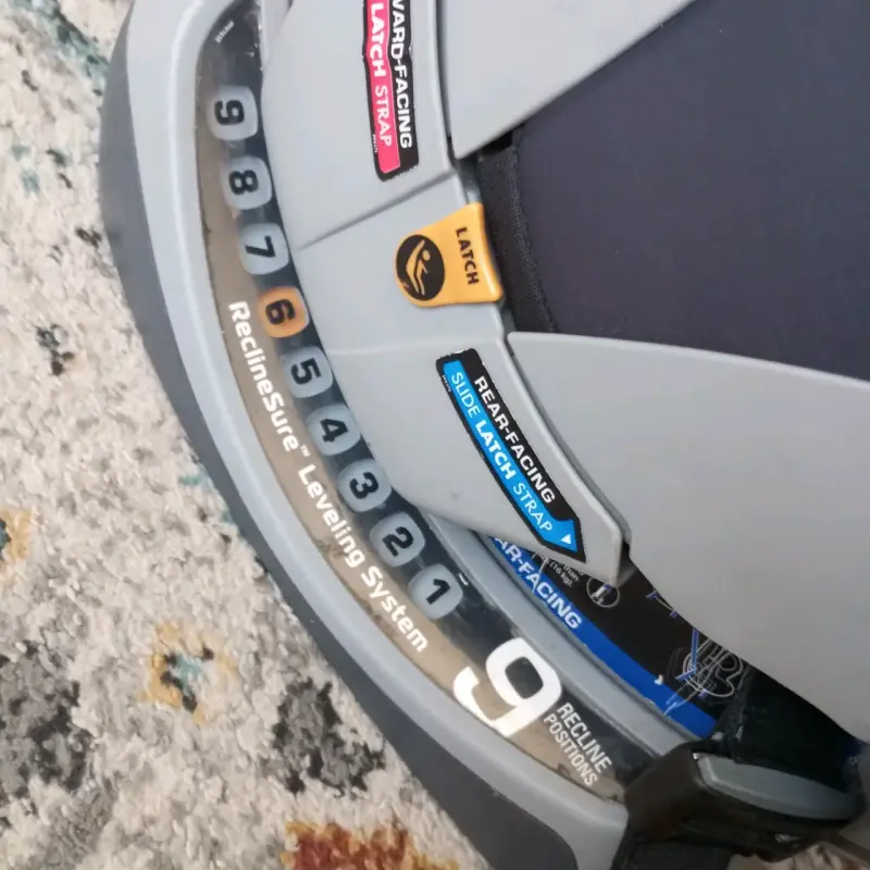 Silla de auto para bebé Chicco con sistema de recl - 3