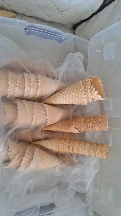 Conos de helado de barquillo crujiente - miniatura 1