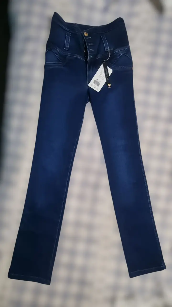 Jeans colombianos azul oscuro tiro alto