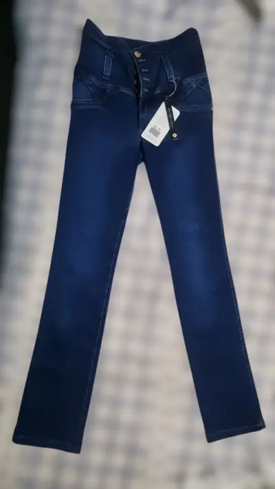 Jeans colombianos azul oscuro tiro alto - miniatura 1