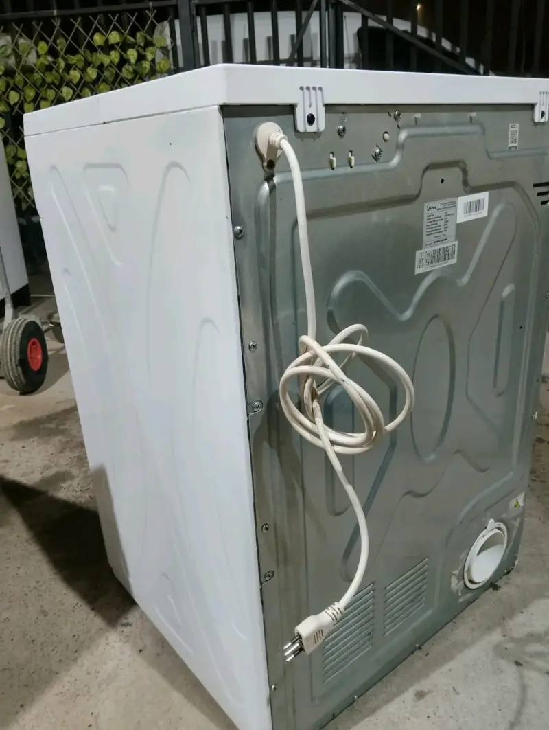 Secadora de ropa Midea 9kg en buen estado - 4