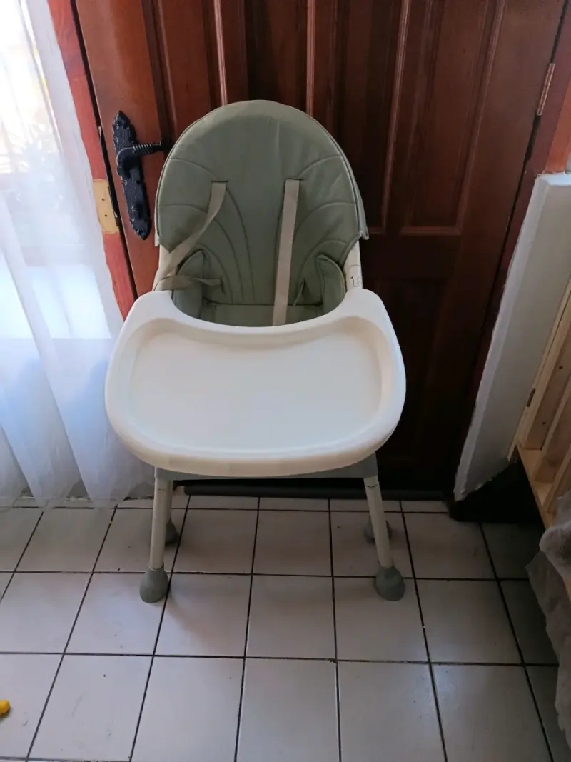 Silla de comer para bebé ajustable y cómoda - 1