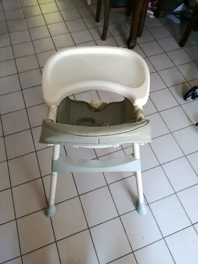 Silla de comer para bebé ajustable y cómoda - miniatura 2