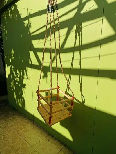 Columpio de madera para niños con cuerdas - miniatura 3