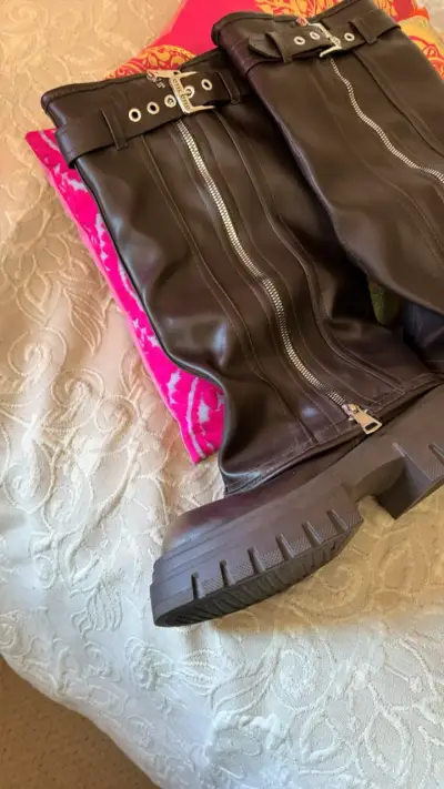 Botas de cuero marrón con cierre metálico - miniatura 1