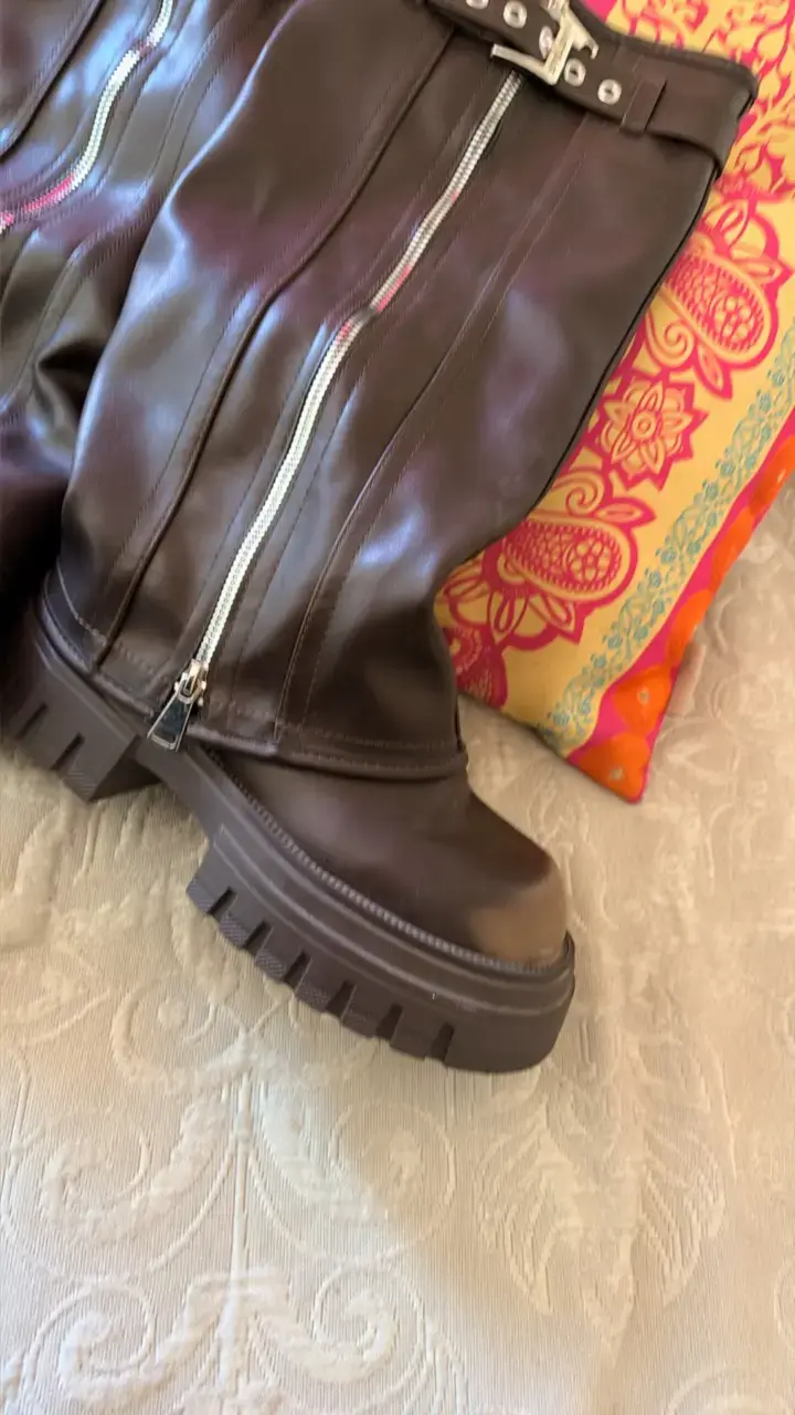 Botas de cuero marrón con cierre metálico - 2