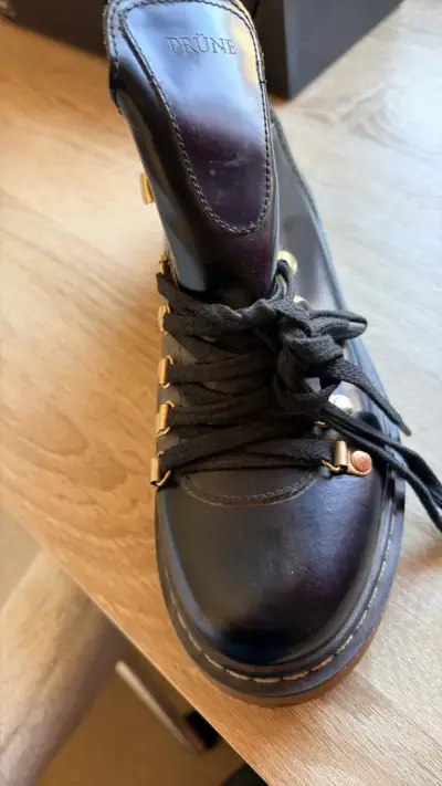 Botines de cuero negro Prüne con detalles dorados - miniatura 1