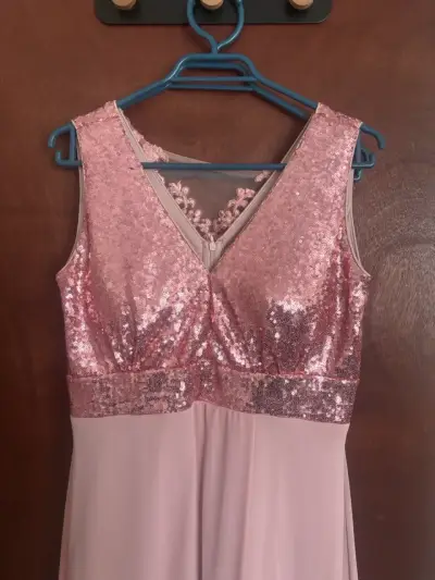 Vestido de fiesta rosa con lentejuelas - miniatura 1