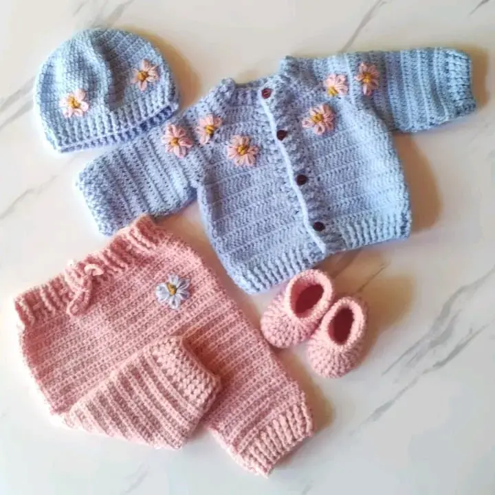 Conjunto de ropa tejida para bebé con flores - 3