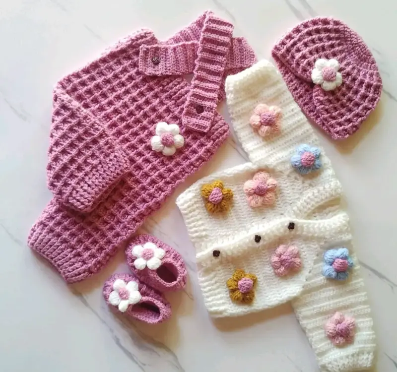 Conjunto de ropa tejida para bebé con flores - 5
