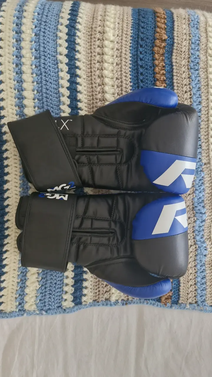 Guantes de Boxeo RDX 14 oz Azul y Negro - 2