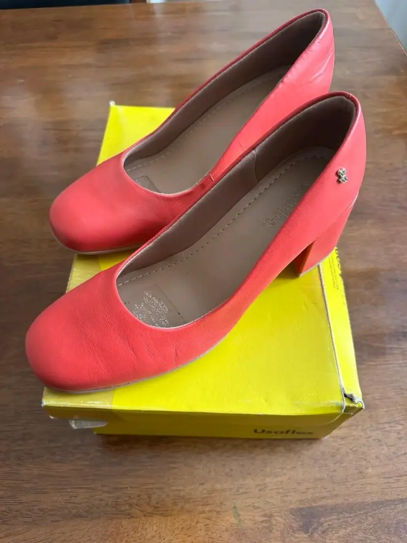 Zapatos de Tacón Rojos Usaflex Elegantes
