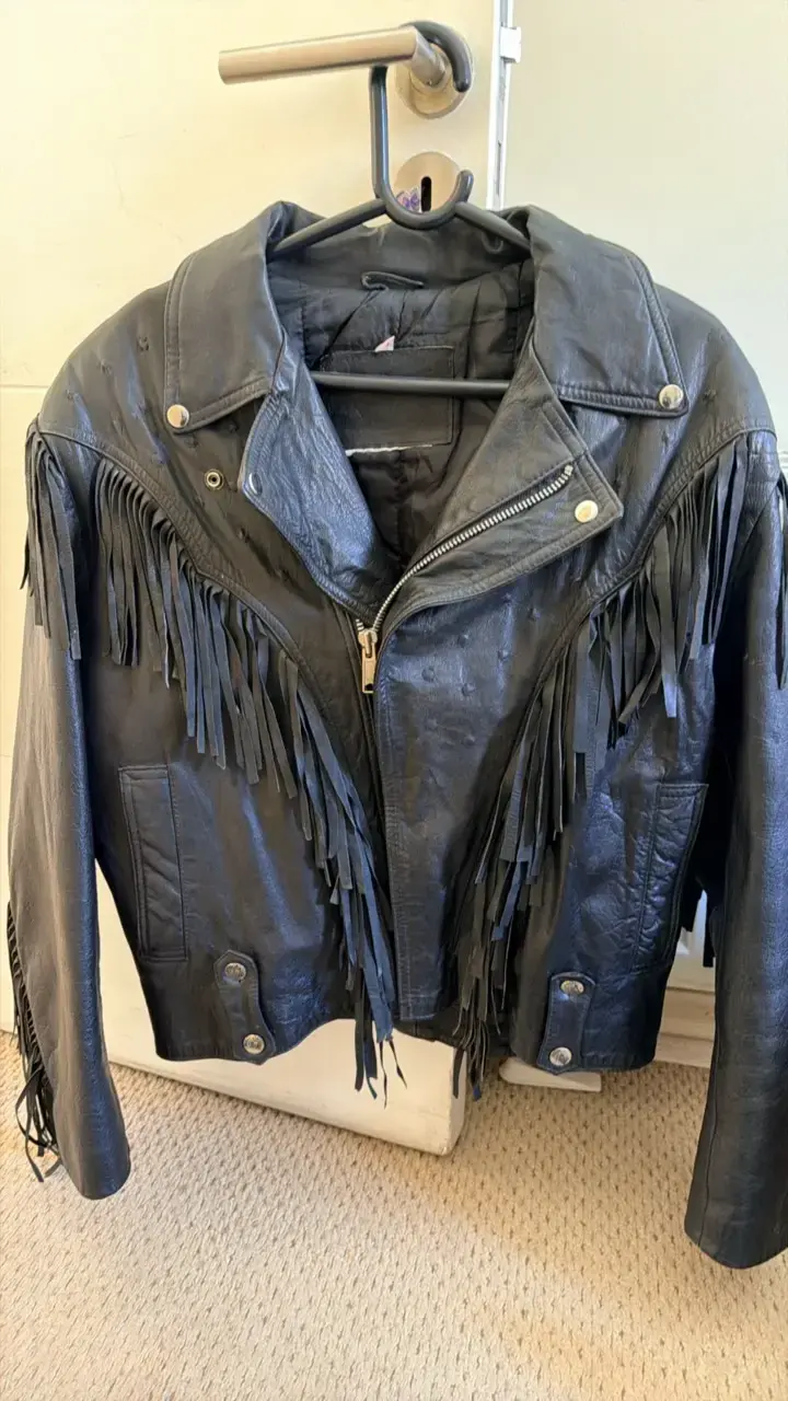 Chaqueta de cuero negra con flecos - 1