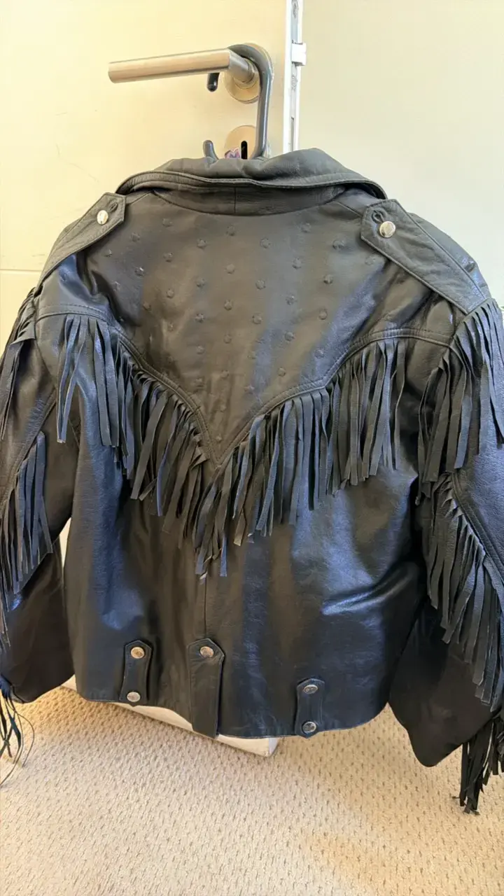 Chaqueta de cuero negra con flecos - 2