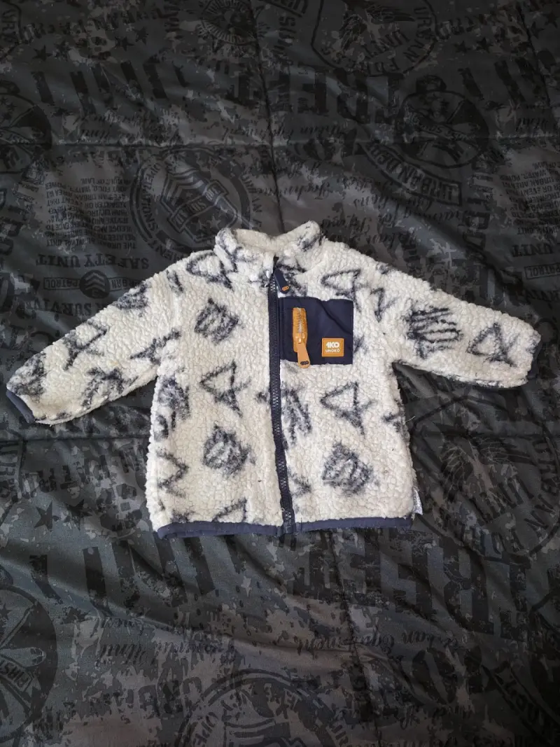 Poleron peludo para niño blanco y azul. - 2