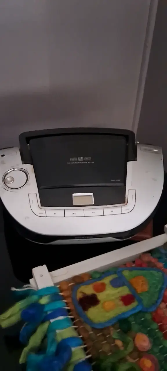 Reproductor de CD Philips con radio FM - 1